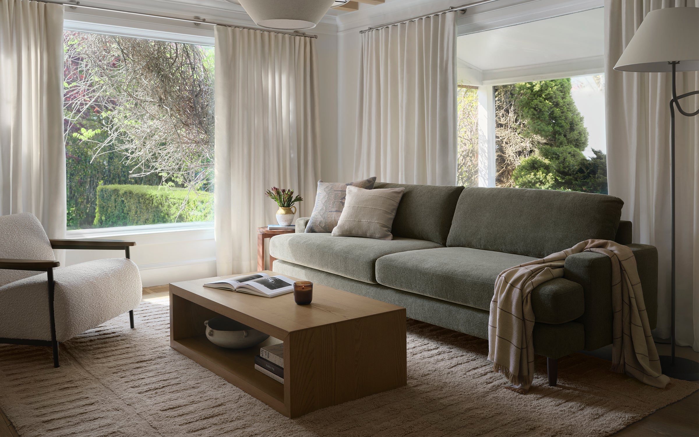 Ember Pro Right-Facing Chaise Sectional