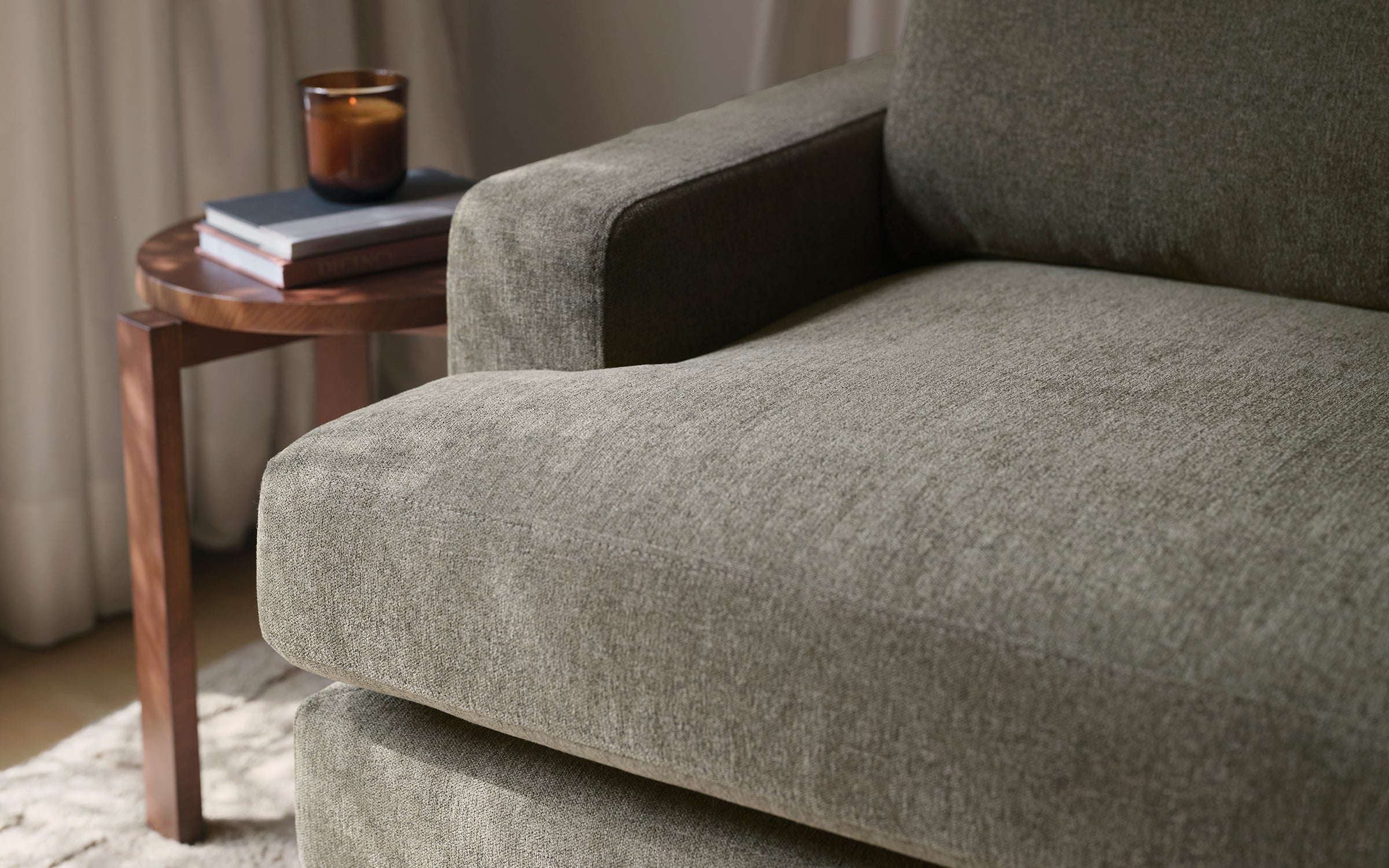 Ember Pro Right-Facing Chaise Sectional