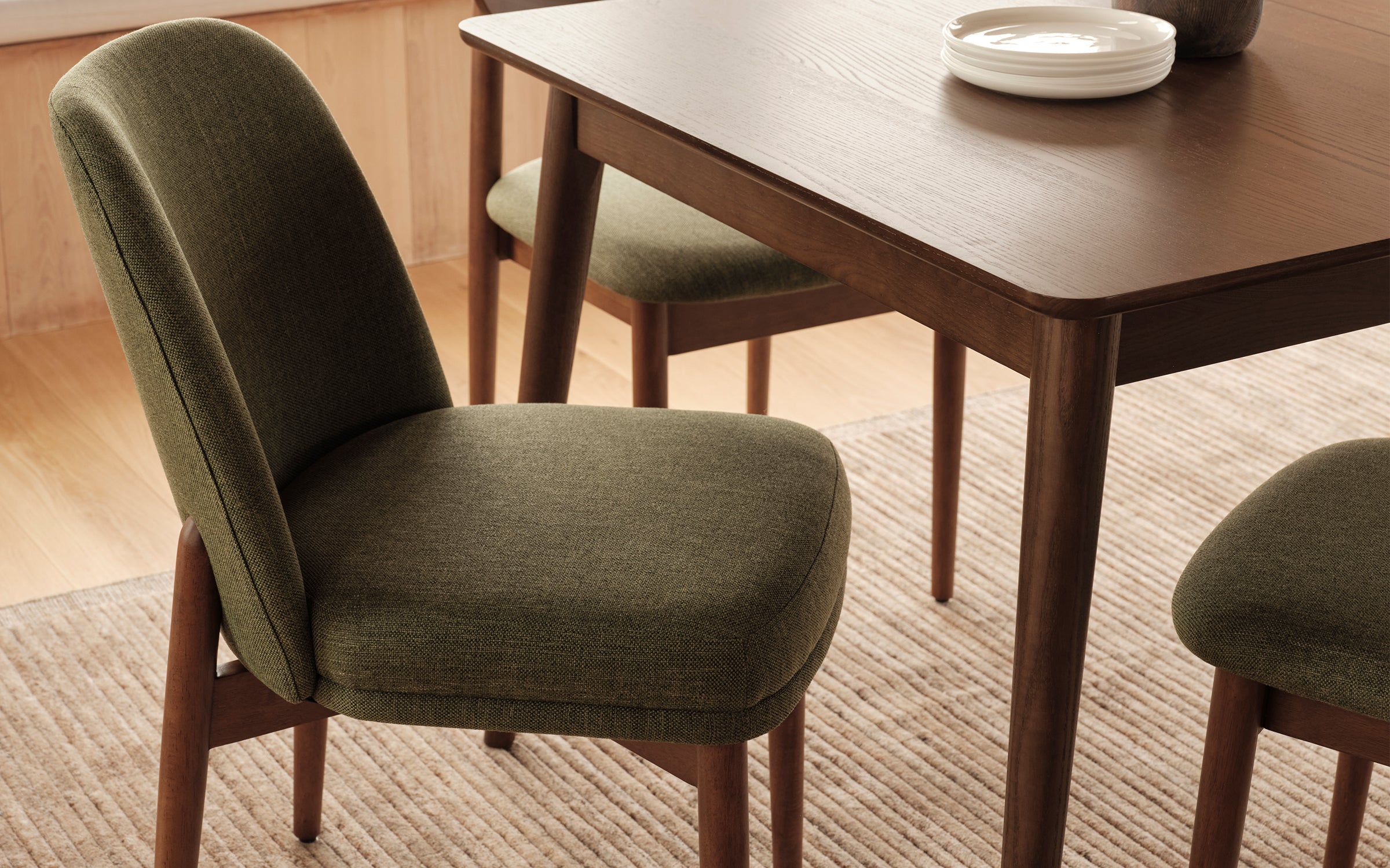 Serif Extendable Dining Table (59" to 79")