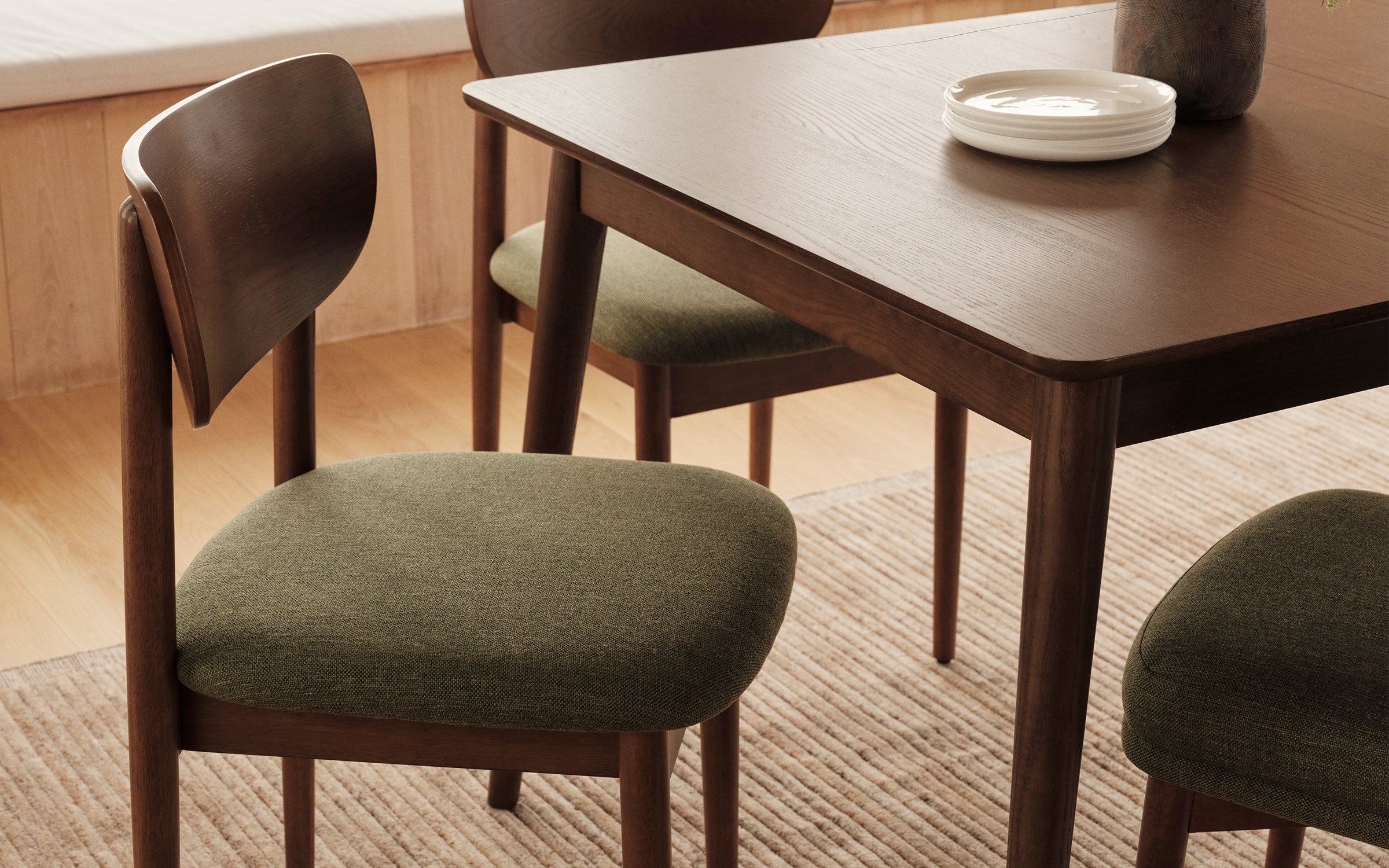 Serif Extendable Dining Table (59" to 79")